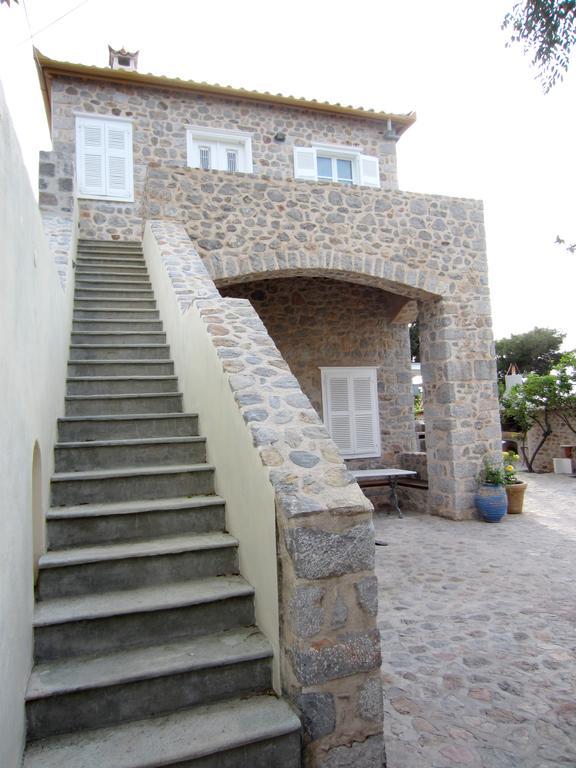 Kiki'S Houses Vlichos Идра Экстерьер фото