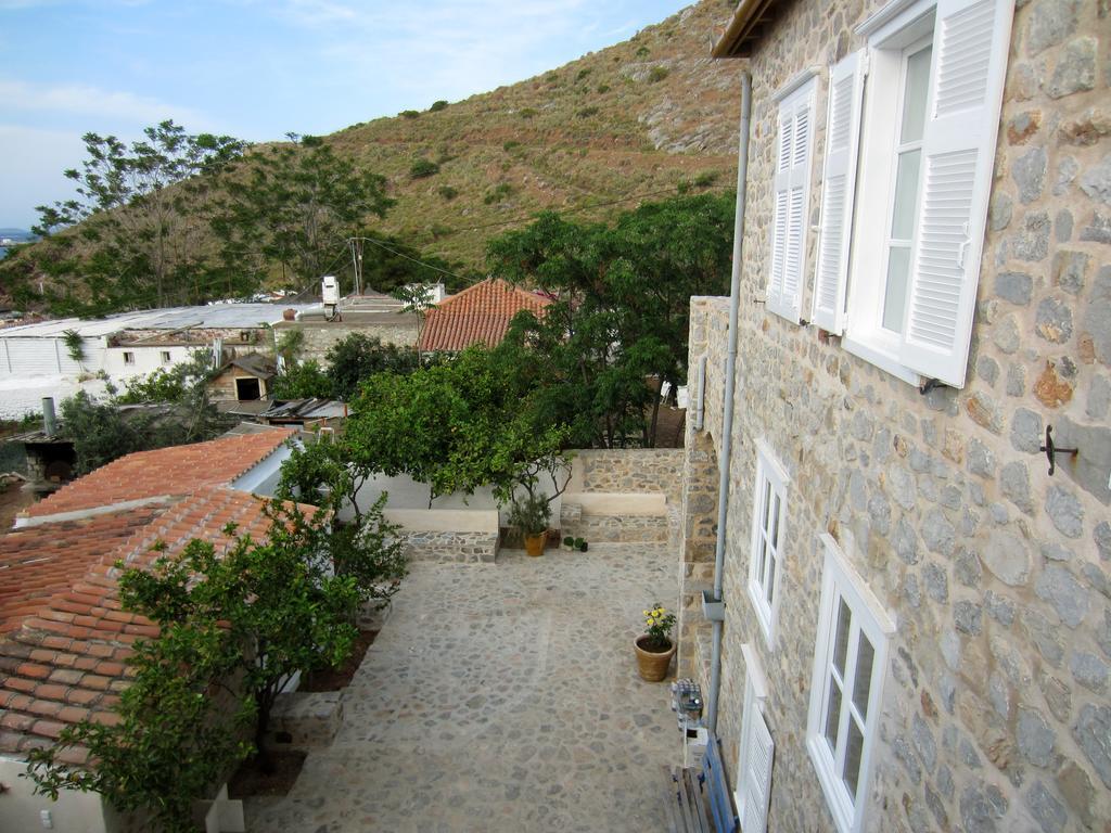 Kiki'S Houses Vlichos Идра Экстерьер фото