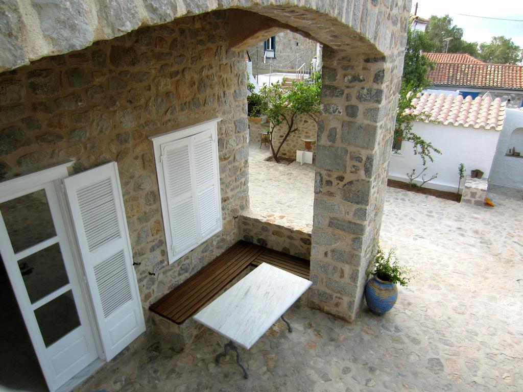 Kiki'S Houses Vlichos Идра Экстерьер фото