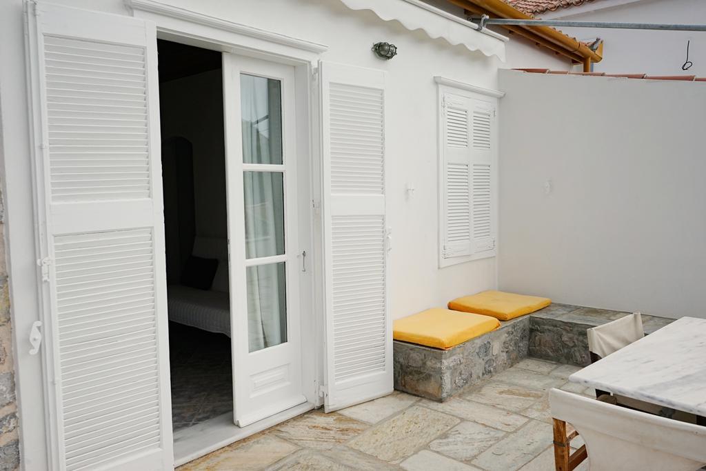 Kiki'S Houses Vlichos Идра Экстерьер фото